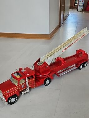 Vintage 1980's Nylint Aerial Hook N Ladder Fire Truck Fire Engine Red USA Made